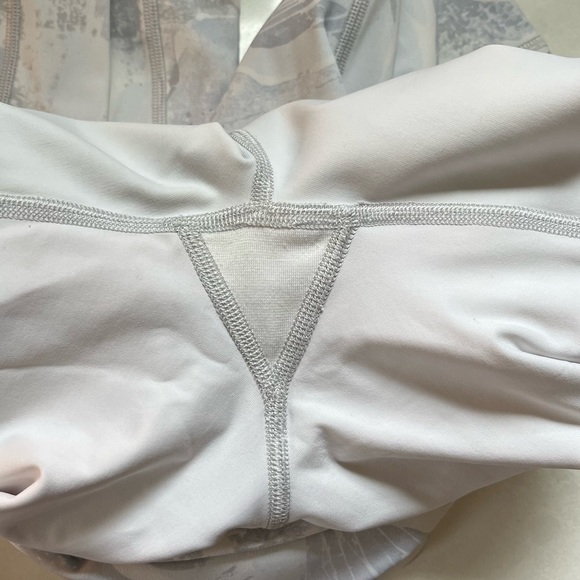 Wunder Under High Rise Tight, Tropical Shadow 25” - Picture 5 of 8